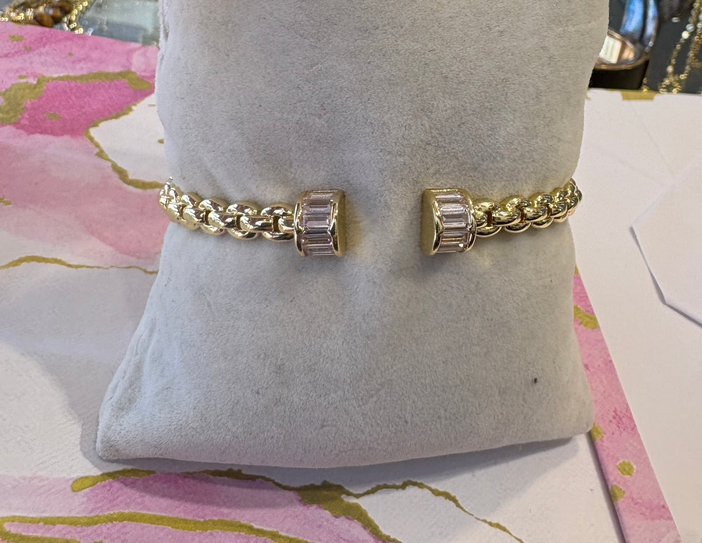 Delicate bangle